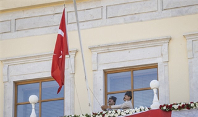 İzmir’in işgalden kurtuluşunun 103. yıl dönümü kutlamaları kapsamında Konak Atatürk