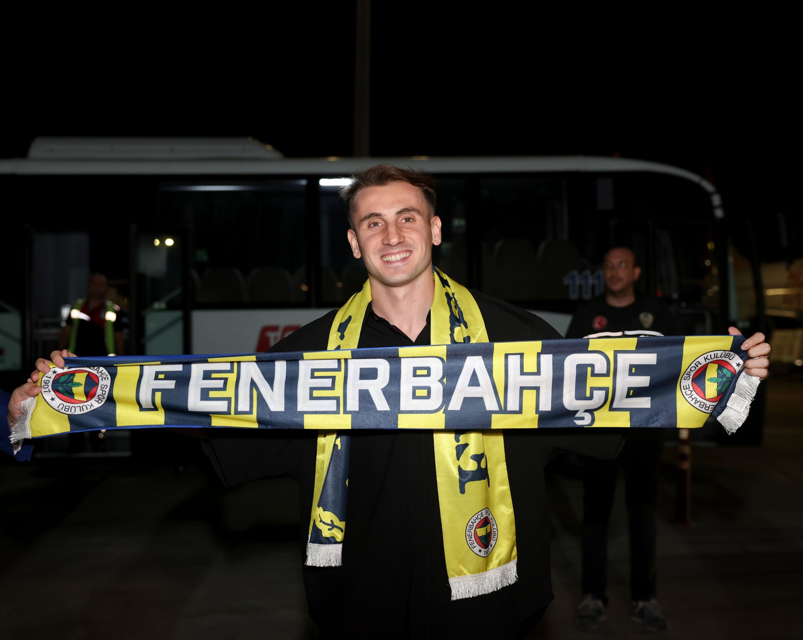 Fenerbahçe’de transfer çalışmaları hızla ilerliyor. Sarı-lacivertliler, Benfica forması giyen milli