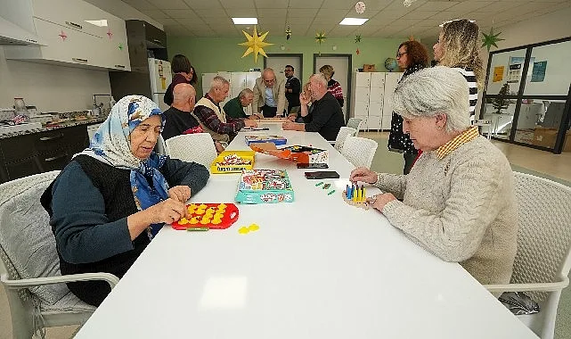 Gaziemir Belediyesi’nin Alzheimer Demans Danışma ve Dayanışma Merkezi’nde verdiği hizmetlerle