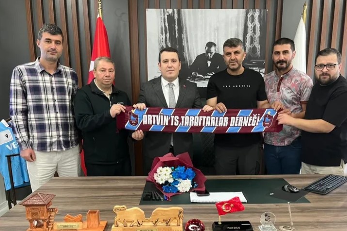 Artvin Trabzonspor Taraftarlar Derneği yönetimi, yeni göreve başlayan Trabzonlu Cumhuriyet