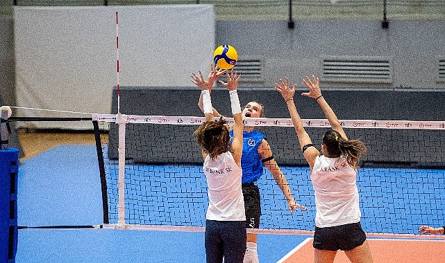 Sultanlar Ligi ekiplerinden Aydın Büyükşehir Belediyespor, hazırlık maçında İlbank ile