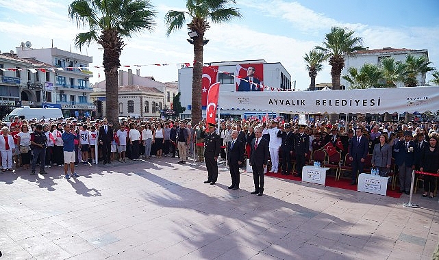 Ayvalık’ın düşman işgalinden kurtuluşunun 103. yılı, Cumhuriyet Meydanı’nda düzenlenen etkinliklerle