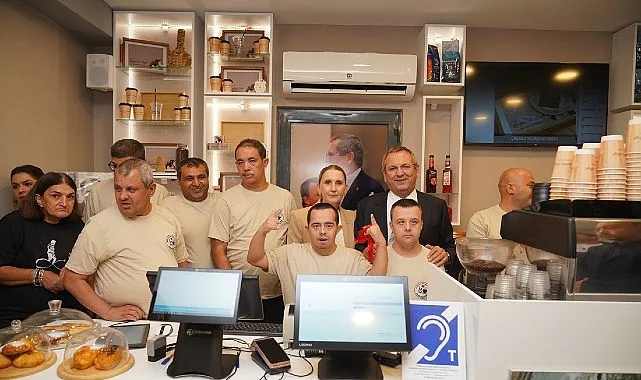 Ayvalık Belediyesi, kentte bir ilki gerçekleştirerek “Engelsiz Kafe”yi hizmete açtı.