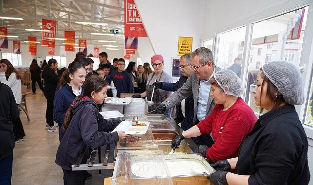 Ayvalık Belediyesi, öğrencilerin bütçesine destek olmak amacıyla geçtiğimiz yıl hizmete