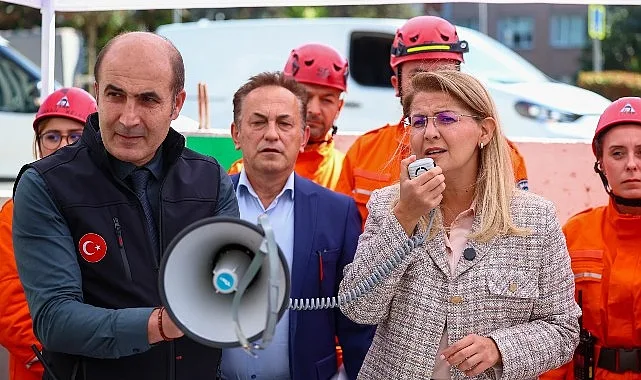 Afetlere hazırlık kapsamında çalışmalarına devam eden Bakırköy Belediyesi, İstanbul İtfaiyesi’nin