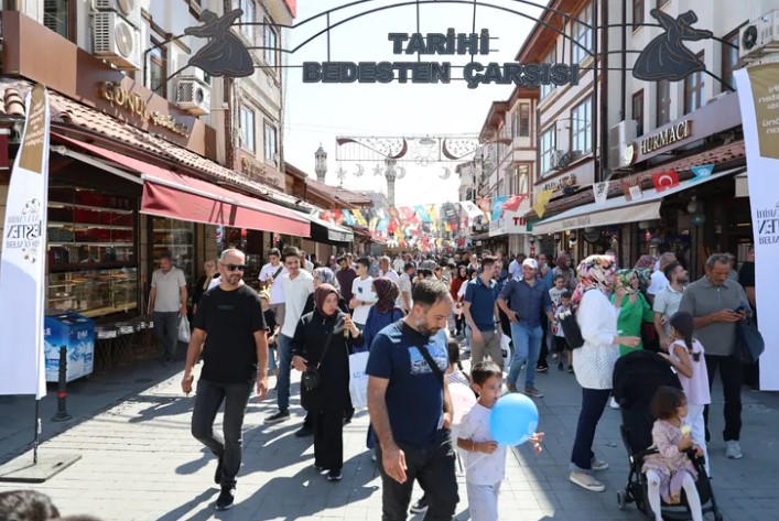 Konya Büyükşehir Belediyesi tarafından düzenlenen “4. Tarihi Bedesten Alışveriş Günleri”