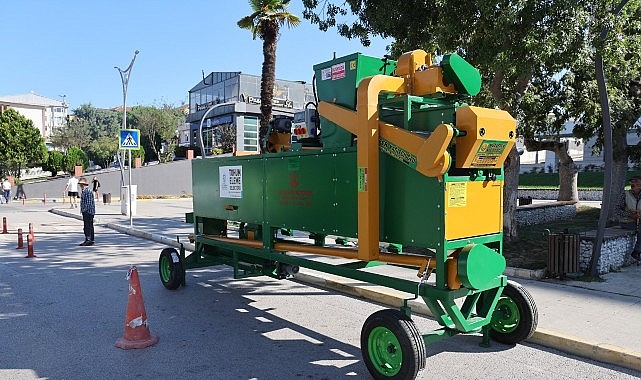 Kocaeli Büyükşehir Belediye Başkanı Doç.Dr.Tahir Büyükakın, Kandıralı çiftçilerin kullanması için