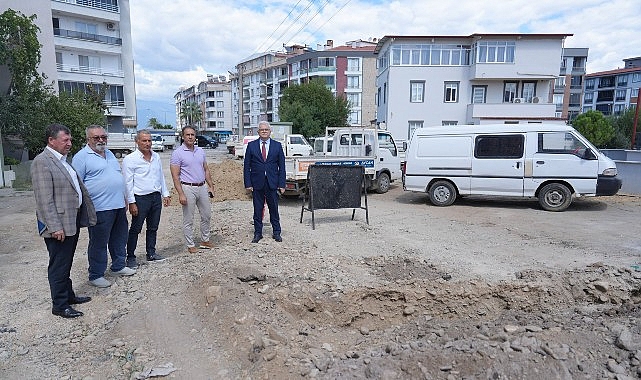 Burhaniye Belediye Başkanı Ali Kemal Deveciler, Belediye Başkan Yardımcısı Ahmet