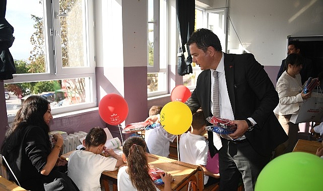 Osmangazi Belediye Başkanı Erkan Aydın, yeni eğitim-öğretim yılının ilk gününde