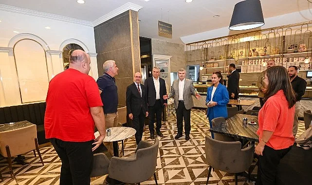 Selçuklu’nun farklı noktalarında esnaf ve vatandaşlarla bir araya gelmeye özen