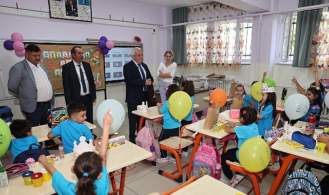 Nilüfer Belediye Başkanı Şadi Özdemir, 2025-2026 eğitim – öğretim döneminin ilk gününde