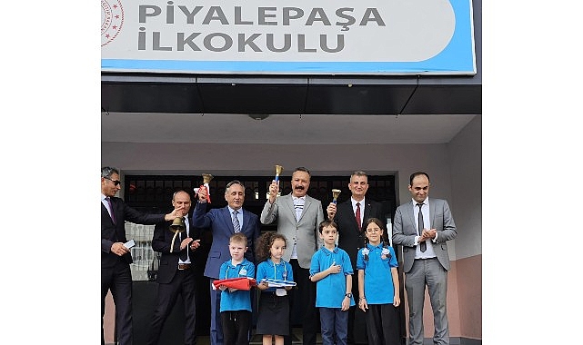 Gölcük Belediye Başkanı Ali Yıldırım Sezer, yeni eğitim-öğretim yılının ilk
