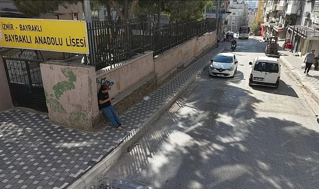 Bayraklı Belediyesi, ilçe genelinde yol yenileme, düzenleme, bakım ve onarım