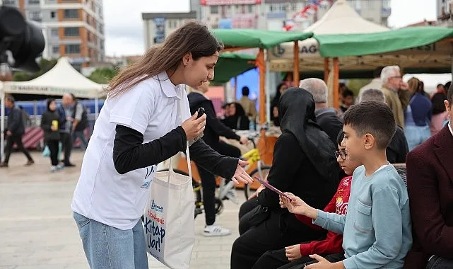 Bağcılar Belediyesi’nce düzenlenen 4. Bağcılar Kitap Fuarı, (BKF) kitap stantlarının