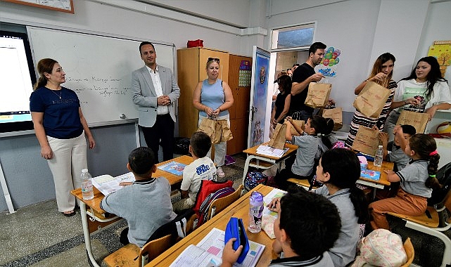 Bornova Belediyesi, yeni eğitim-öğretim yılıyla birlikte dezavantajlı bölgelerdeki okullarda öğrencilere