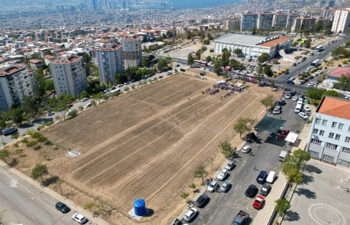 İzmir Bornova Belediyesi’nin “Kent Bostanları” projesi büyümeye devam ediyor. Pınarbaşı