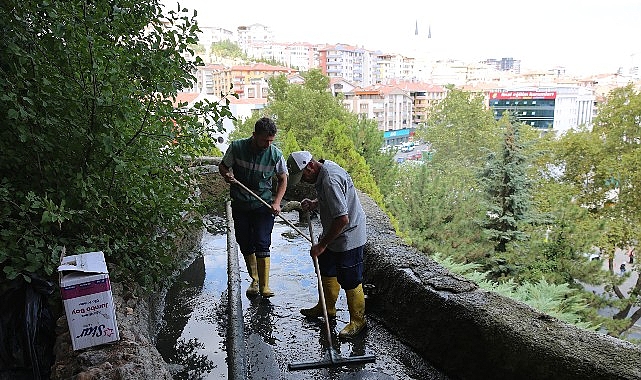 Keçiören’in simge yapılarından biri olan Büyük Keçiören Şelalesi, sonbahar mevsimine