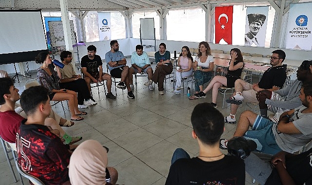 Antalya Büyükşehir Belediyesi’nin ev sahipliğinde düzenlenen Doğu-Batı Kampı, Türkiye’nin farklı