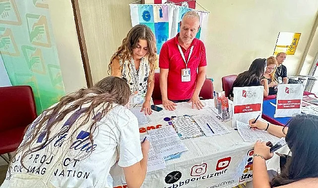 İzmir Büyükşehir Belediyesi bünyesinde faaliyet gösteren Genç İzmir ekipleri “Kampüsteyiz”