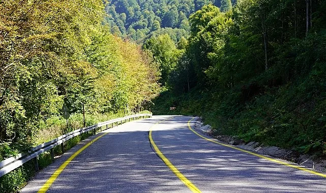 Büyükşehir Belediyesi, ulaşım güvenliğini artırmak amacıyla Kartepe zirve yolunda 21