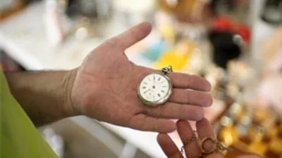 İzmir Büyükşehir Belediyesi'nin yurttaşların kullanmadıkları eşyaları değerlendirmesi için  düzenlediği “İkinci