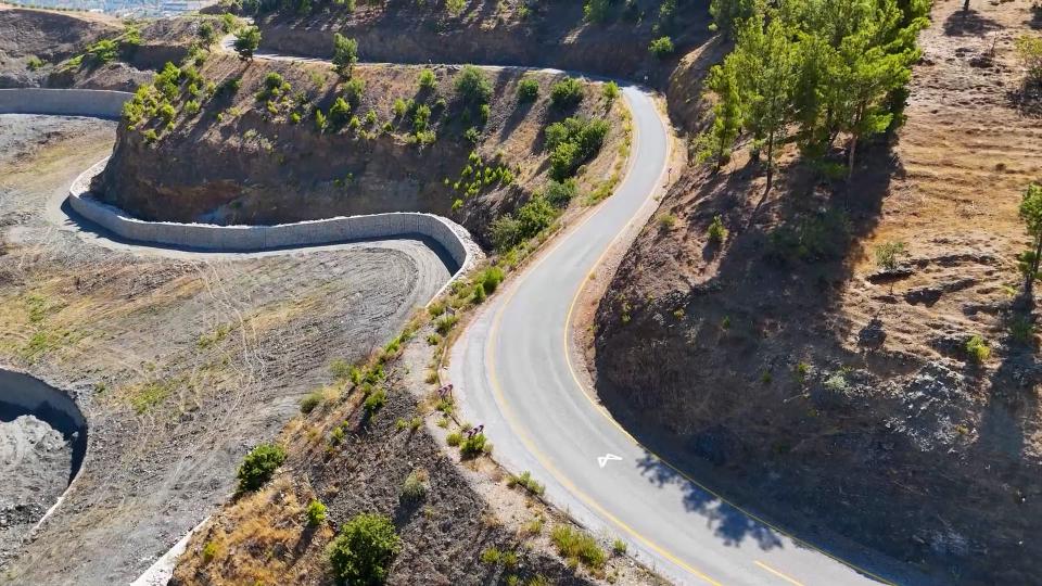 Mersin’in dört bir yanında yolları Avrupa standartlarına uygun bir hale