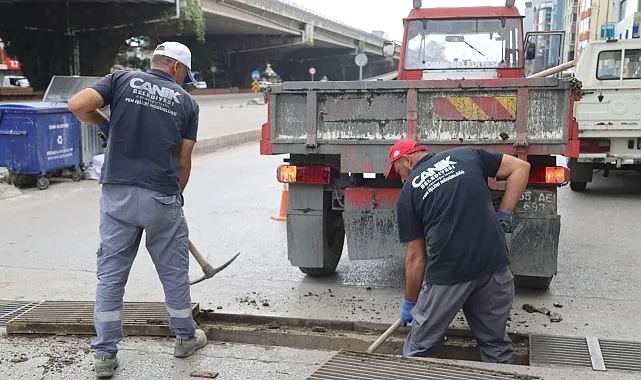 Canik Belediyesi, ilçede mazgal temizliği çalışmalarını yoğun bir şekilde sürdürüyor.