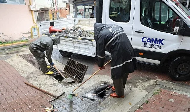 Canik Belediyesi, ilçede etkili olan sağanak yağışlara karşı sahada yoğun