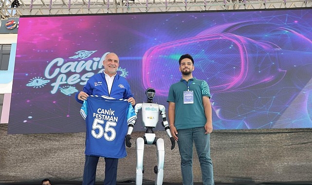 Canik Belediyesi'nin düzenlediği Türkiye'nin en büyük yapay zekâ festivalinde ilgili