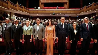 Çeşme Belediye Başkanı Lâl Denizli, İzmir Büyükşehir Belediyesi’nin Ahmed Adnan Saygun