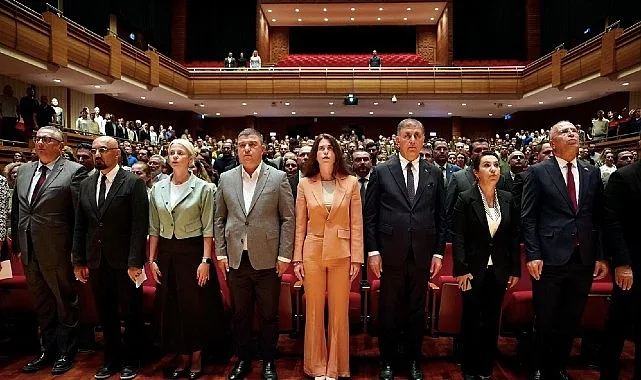 Çeşme Belediye Başkanı Lâl Denizli, İzmir Büyükşehir Belediyesi’nin Ahmed Adnan Saygun