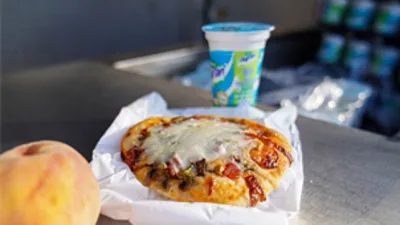 İzmir Büyükşehir Belediyesi’nin ihtiyaçlı mahallelerin ilkokullarında 2024 yılında başlattığı beslenme