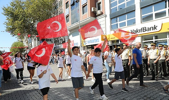 Edremit, düşman işgalinden kurtuluşunun 103. yıl dönümünü büyük bir coşku