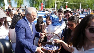 Yeni akademik yılın başlamasıyla birlikte Egeli olmanın gururunu yaşayan gençler