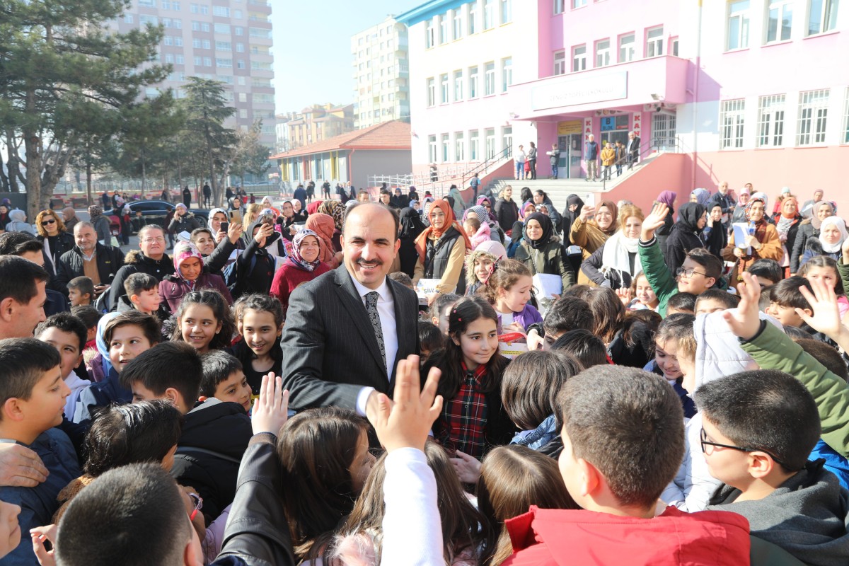 Konya Büyükşehir Belediyesi, 2025-2026 eğitim-öğretim yılında da öğrencilere eğitim desteğini