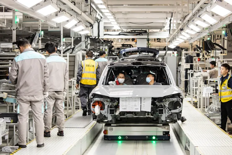 Elektrikli araçların yaygınlaşmasıyla otomotiv sektörü küresel ölçekte köklü bir değişim