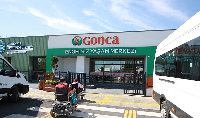 Kocaeli Büyükşehir Belediyesi’nin “Engelsiz Taksi” hizmeti vatandaşların hayatına dokunmaya devam