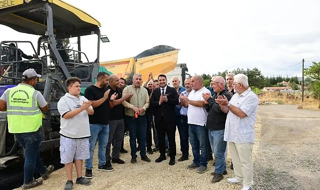 Kahramankazan Belediye Başkanı Selim Çırpanoğlu, Fatih Mahallesi’nde başlattıkları sıcak asfalt