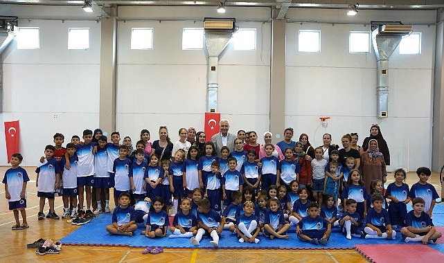 Kemalpaşa Belediye Başkanı Mehmet Türkmen, belediye spor kurslarında eğitim gören
