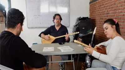 İzmir Büyükşehir Belediyesi, 18-30 yaş arasındaki gençler için müzik kurslarından