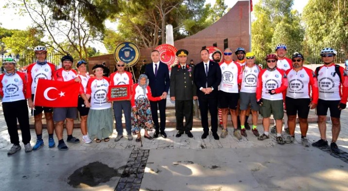 Bornova ve İzmir’in Kurtuluşunun 103. Yılı 9 Eylül Şehitliği’nde Düzenlenen