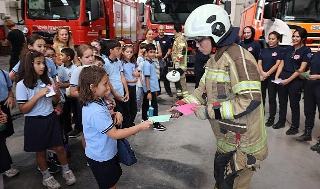 İzmir Büyükşehir Belediyesi, her yıl 25 Eylül-1 Ekim tarihleri arasında
