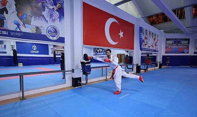 Kocaeli Büyükşehir Belediyesi Kağıtspor’un altyapısında yetişen milli karateci Ömer Abdurrahim