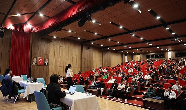 İş arayanlar ile iş verenleri buluşturan Bağcılar Belediyesi Kariyer Merkezi,