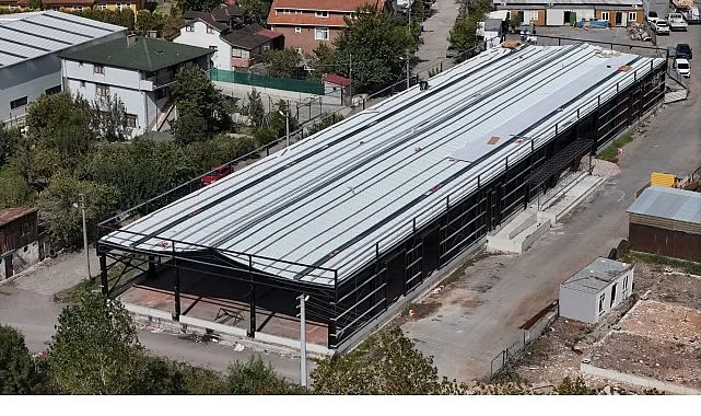 Kartepe Belediyesi’nin Acısu Mahallesi’nde hayata geçirdiği kapalı spor salonu; fitness, tırmanma