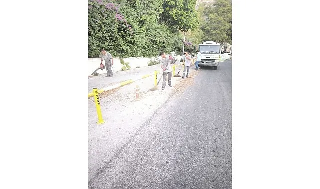 Kemer Belediyesi Temizlik İşleri Müdürlüğü ekipleri, Kemer genelindeki mazgalların temizliğini