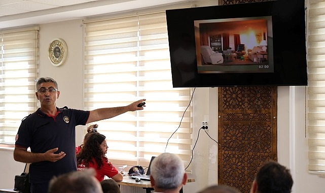 Kocaeli Büyükşehir Belediyesi İtfaiyesi, yangın güvenliği bilincini artırmak ve vatandaşları