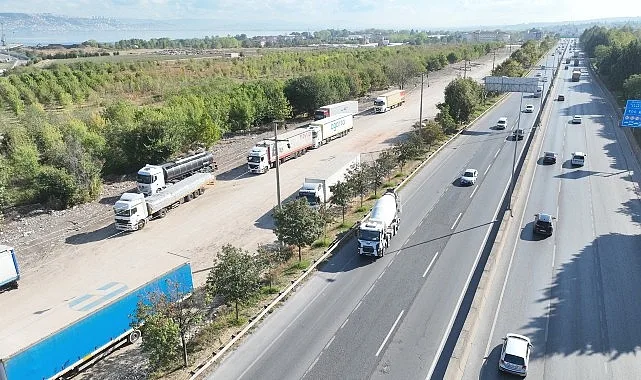 Kocaeli Büyükşehir Belediyesi’nin D-130’daki trafiği rahatlatmak adına başlattığı “Başiskele Kavşağı