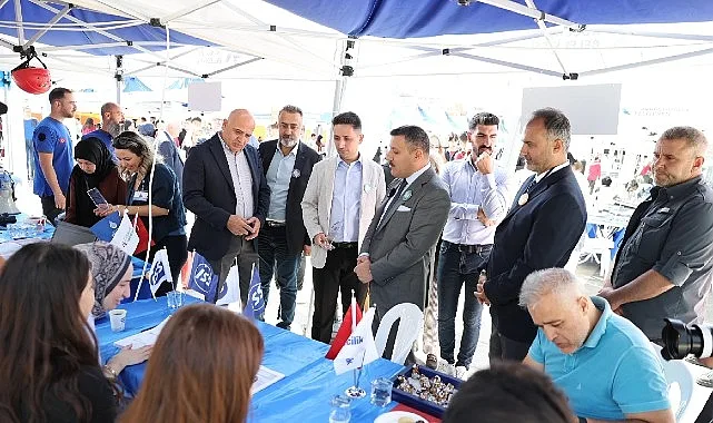 Küçükçekmece Belediyesi tarafından Fevzi Çakmak Meydanı’nda ‘2. İstihdam Fuarı’’ düzenlendi.