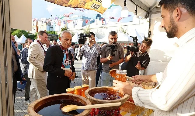 Küçükçekmece Belediyesi ve Küçükçekmece Trabzonlular Derneği işbirliğiyle düzenlenen Trabzon Rüzgârı